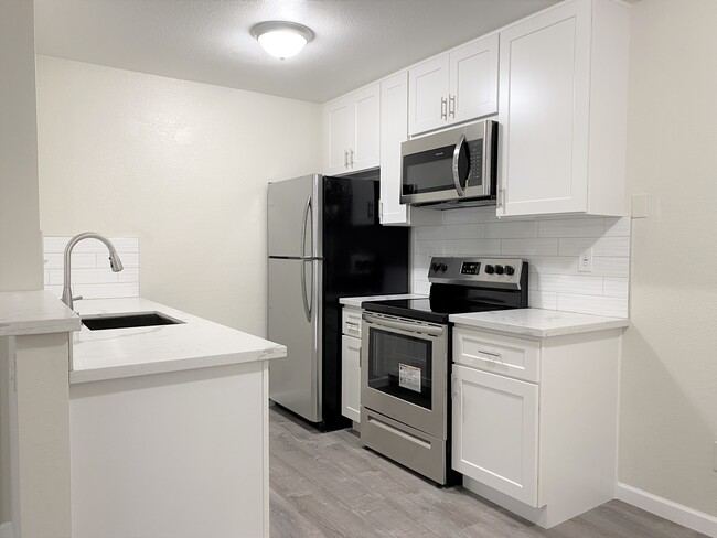 Foto del edificio - 16424 Foothill Blvd