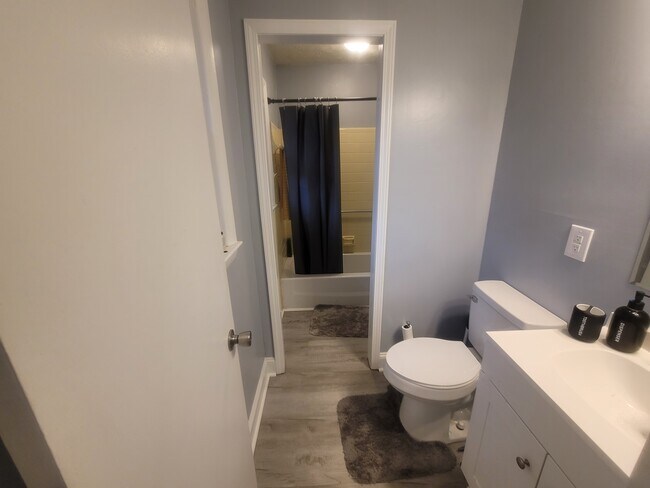 Master Bath - 6038 McDougal Dr