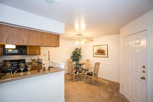 Foto principal - Canyon Oaks Apartments