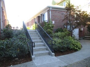 Building Photo - 614 S I St