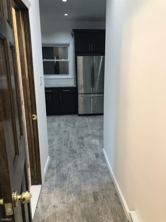 Building Photo - 2 br, 1.5 bath  - 6821 76th St