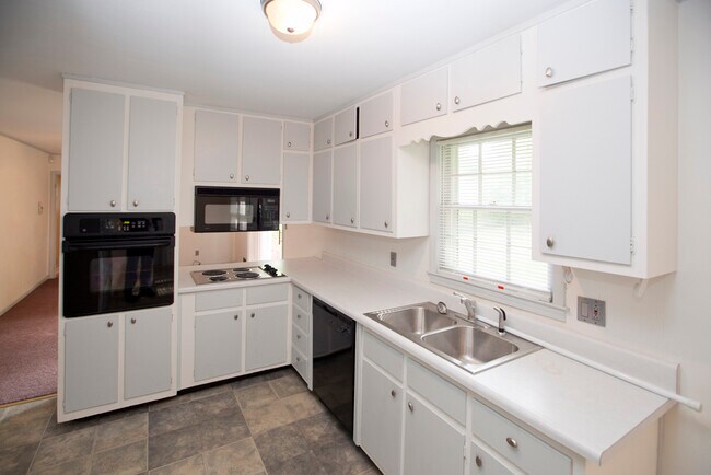 Building Photo - 6243 David Ln SW
