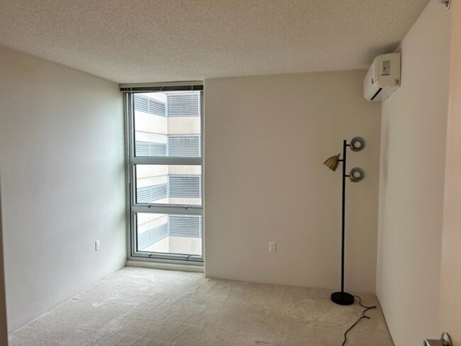 Foto del edificio - 2-Bedroom, 2-Bath, 2-Parking at 801 South!