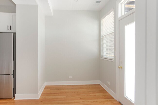 Building Photo - 1648 N Rockwell St