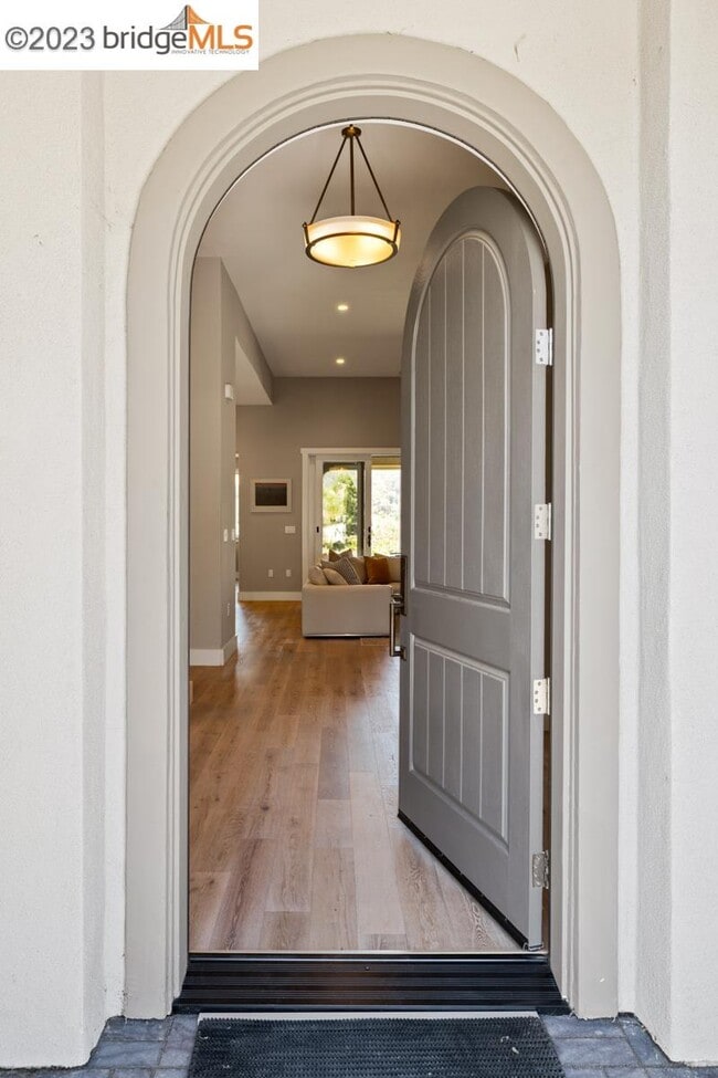 Building Photo - 205 Seclusion Valley Way