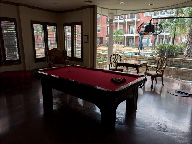 Foto del edificio - 2400 McCue Rd