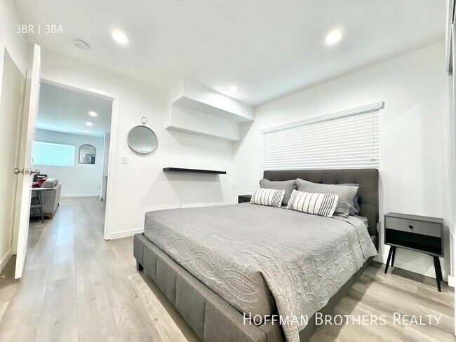 Building Photo - 1875 W 20th St