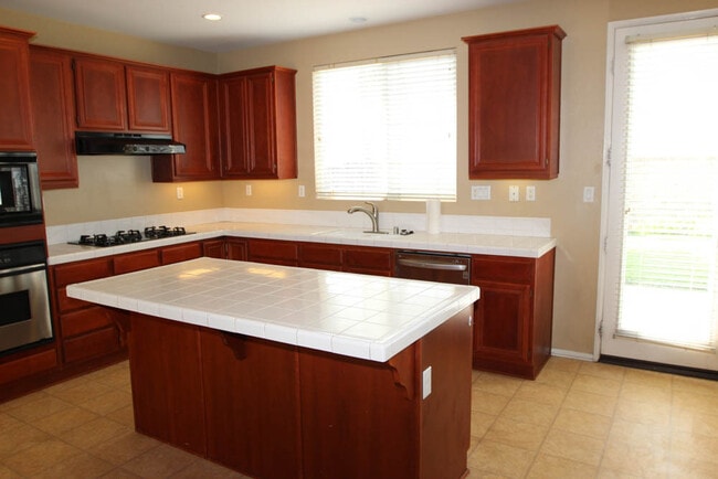Building Photo - Coming Soon! 5/3 Rancho Cucamonga estate f...