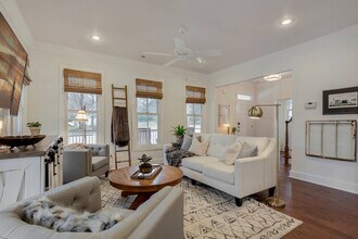 Building Photo - 488 S Block Ave