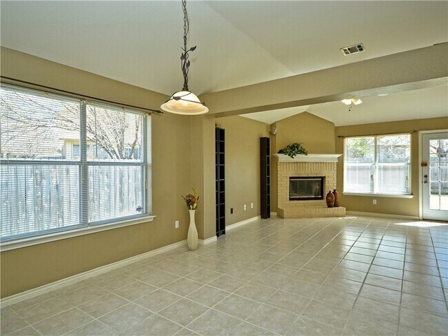 Foto del edificio - CHARMING CHANDLER CREEK HOME