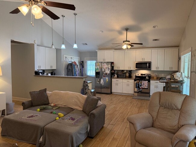 Building Photo - 513 Greentree Terrace