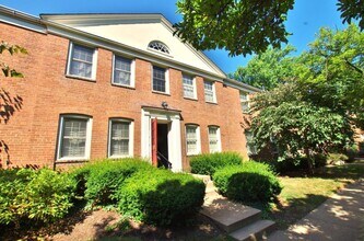 Building Photo - 2407 Arlington Blvd