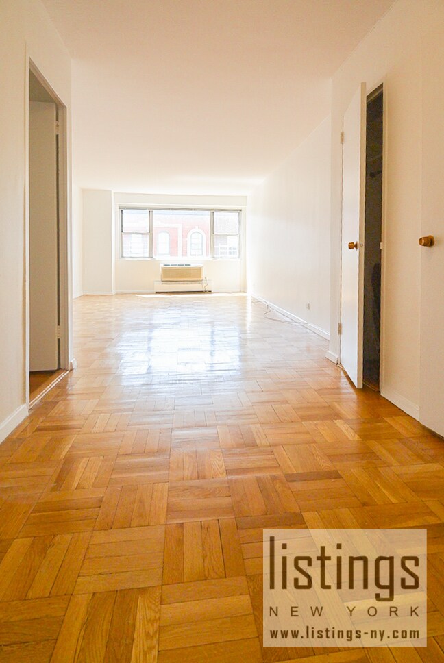 Foto del edificio - 79 W 12th St