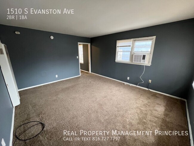 Building Photo - Recently Renovated 2 Bedroom 1 Bath Townho...