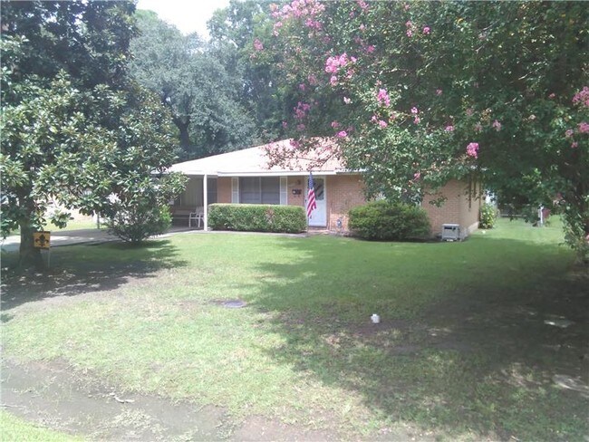 Building Photo - 3723 Lionel St
