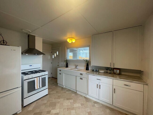 Building Photo - Charming Craftsman Home in Quiet Burien Ne...