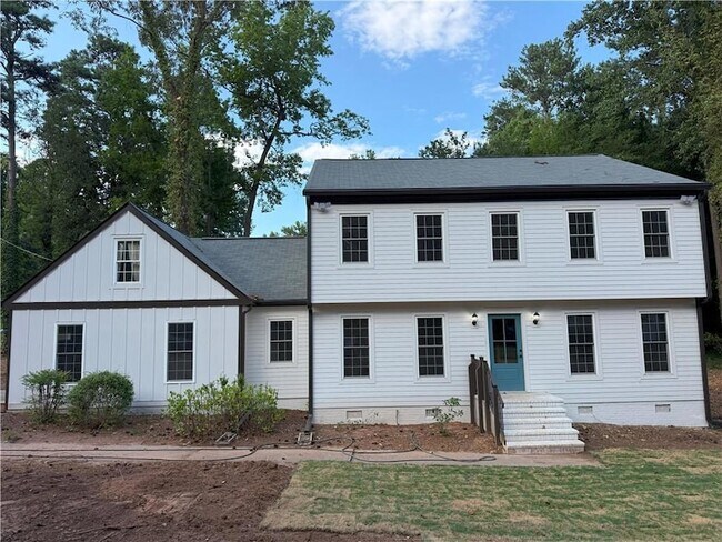Building Photo - 2461 Sheila Ln