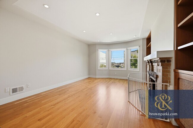 Building Photo - 360 Chenery St