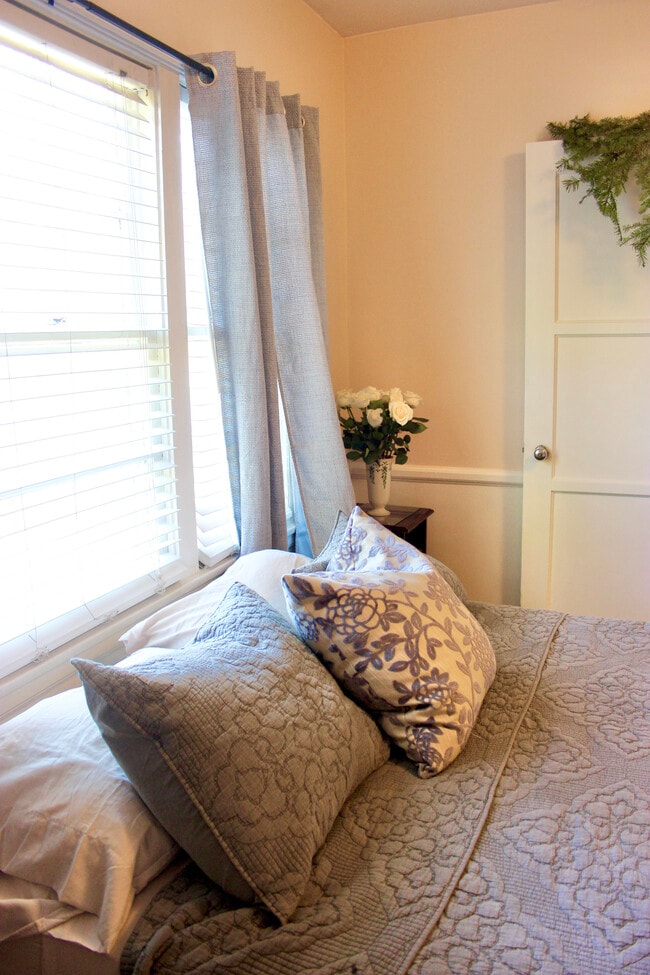 Cama - 1818 Hi Point St