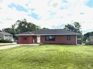 Building Photo - 805 Tyler St