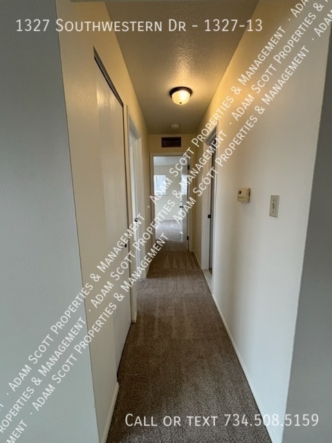 Foto del edificio - 1327 Southwestern Dr