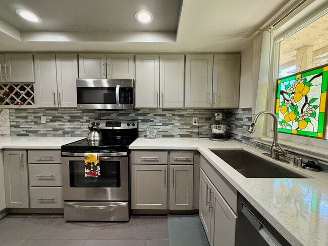 Kitchen - 3150 Landess Ave