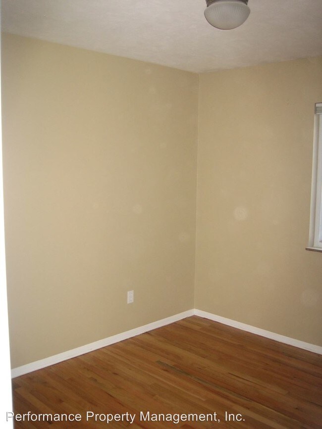 Building Photo - 486 Revere St