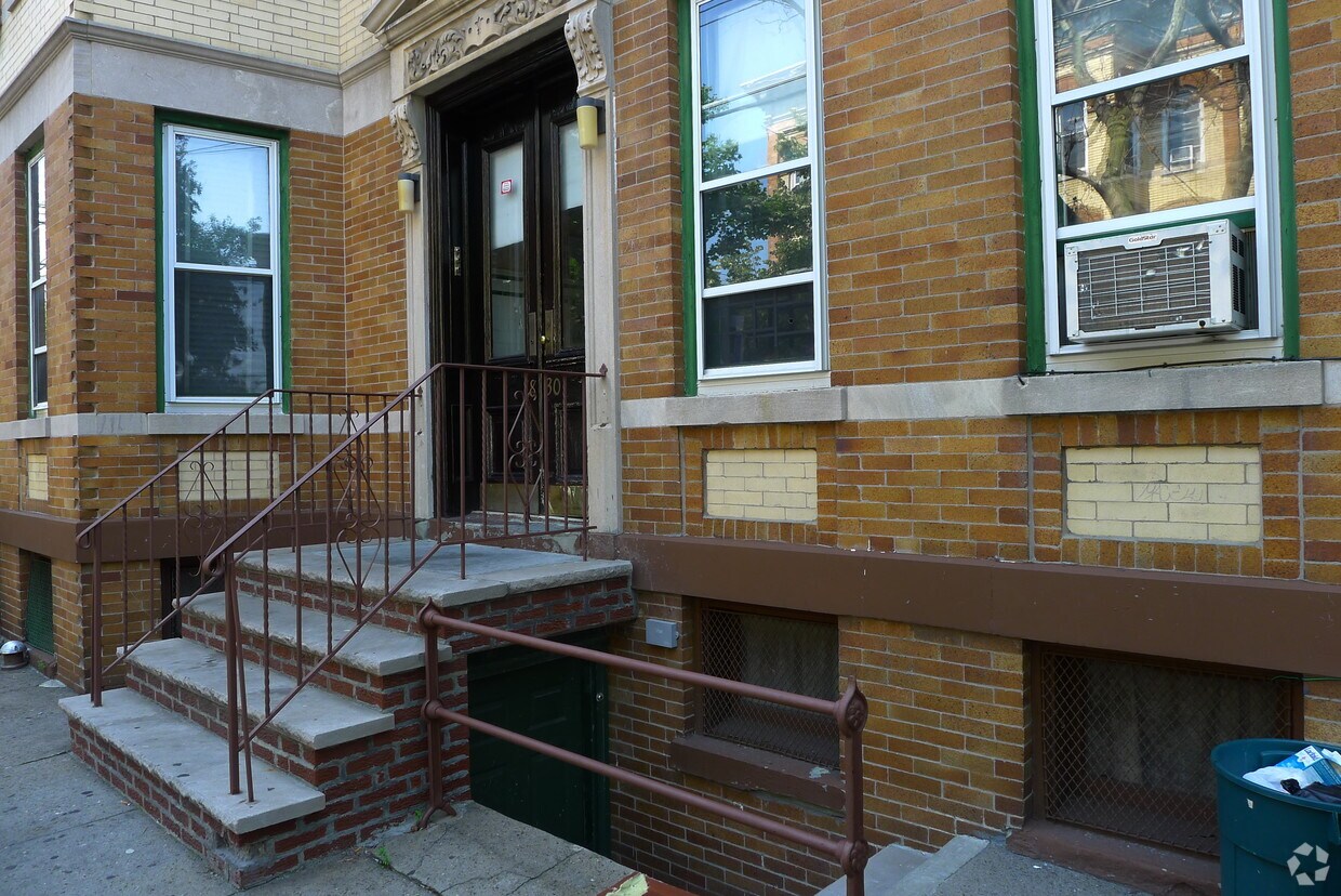 Building Photo - 1830 Cornelia St