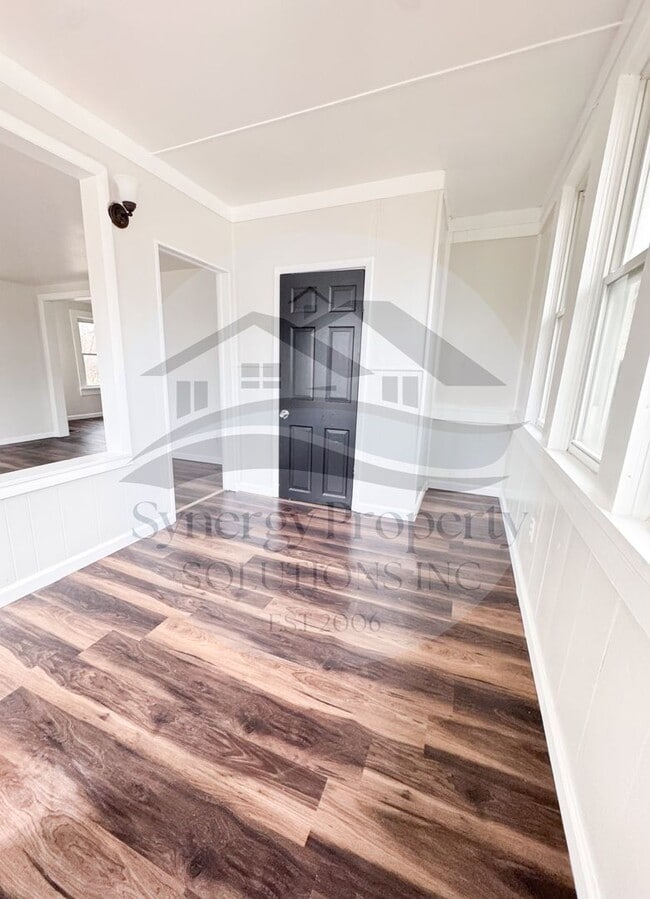 Building Photo - Madison Home