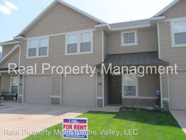 Primary Photo - 226 Hidden Creek Dr