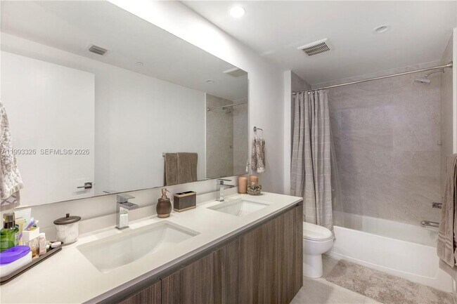 Foto del edificio - 488 NE 18th St