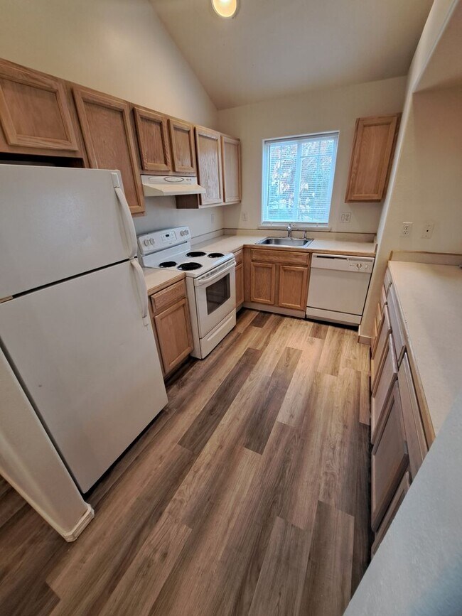 Foto del edificio - 2 Bed/2 Bath Apartment in NE Bend - Worthington Court