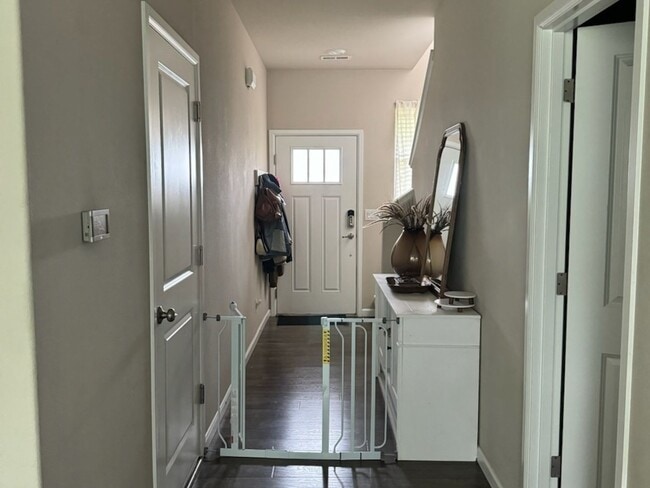 Foto del edificio - 4132 Cameron Dr NE