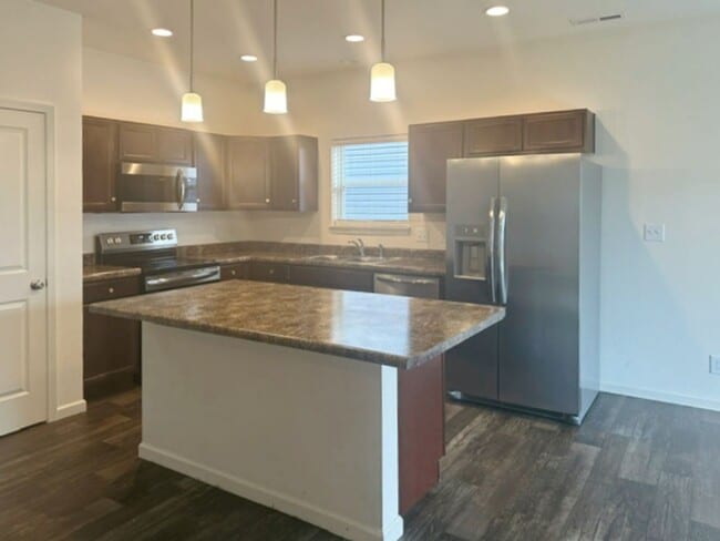 Building Photo - Modern 3B/2B home located in South Lafayet...