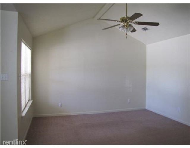Building Photo - 3 br, 2 bath Duplex - 2401 Brittain Ct