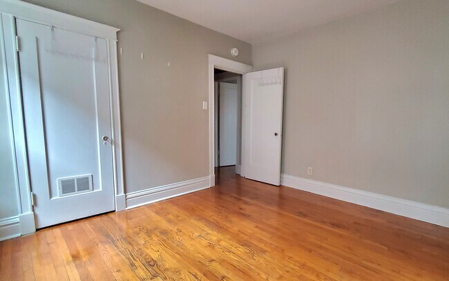 Room 1 - 11.83'x 11.16' (about 130 sq ft) - 6331 Southwood Ave