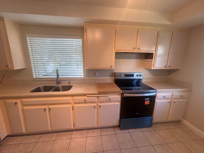 Foto del edificio - Updated 3 bedroom 2 bathroom Condo in Rincon Valley's Brush Creek Villas with A/C