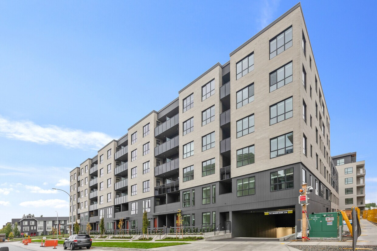 Primary Photo - Brand New 1 Bed + Den Penthouse in Fleetwo...