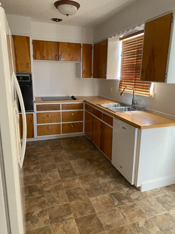 Building Photo - 1637 S 200 W