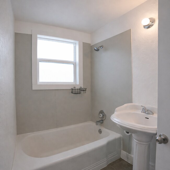 Foto del edificio - 1924 E Courtland Ave