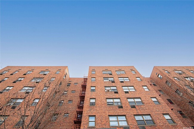 Foto del edificio - 94-30-94-58 58th Ave