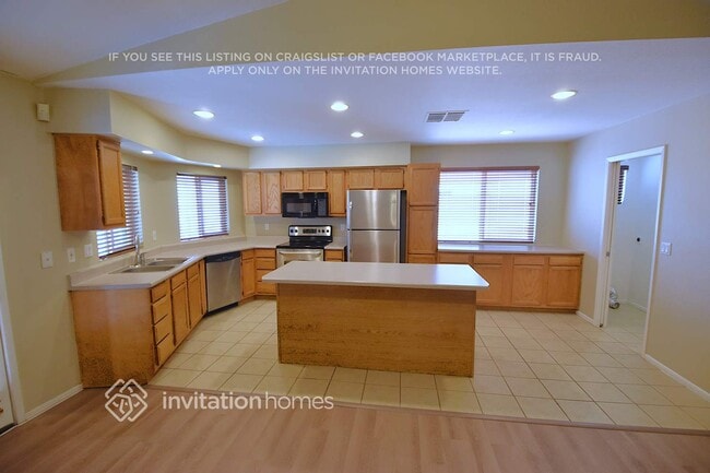 Foto del edificio - 11616 N 66th Dr