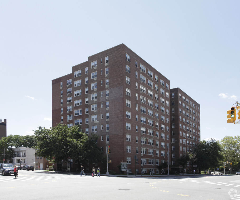 Primary Photo - Fontainbleau Towers