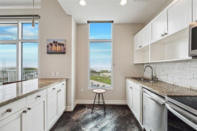Building Photo - 500 Seawall Blvd