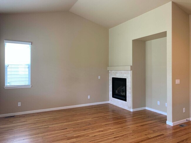 Building Photo - 816 Crooked Creek Way