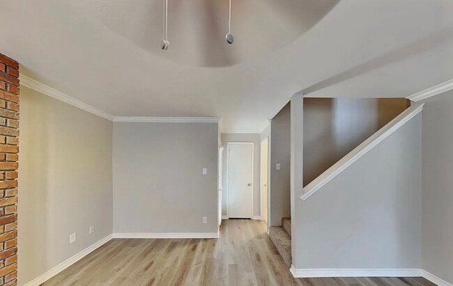 Building Photo - MOVE IN READY