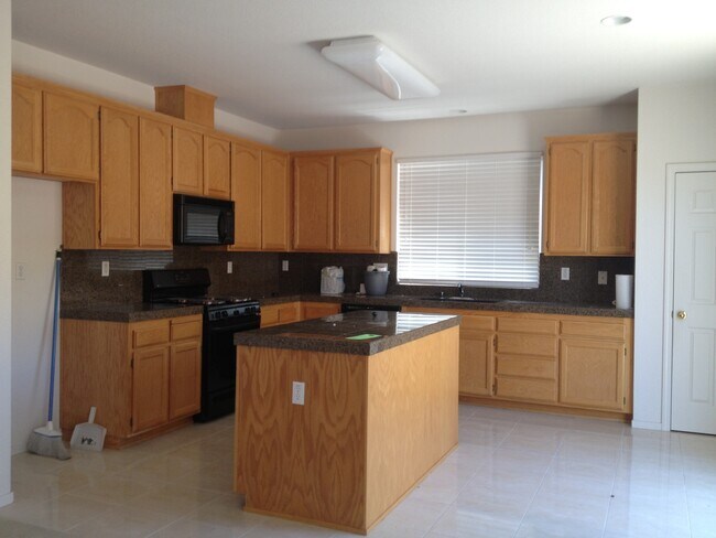 Building Photo - RARE PITTSBURG RENTAL OPPORTUNITY! Beautiful single-family home with 4 bedrooms, 3 bathrooms and ...