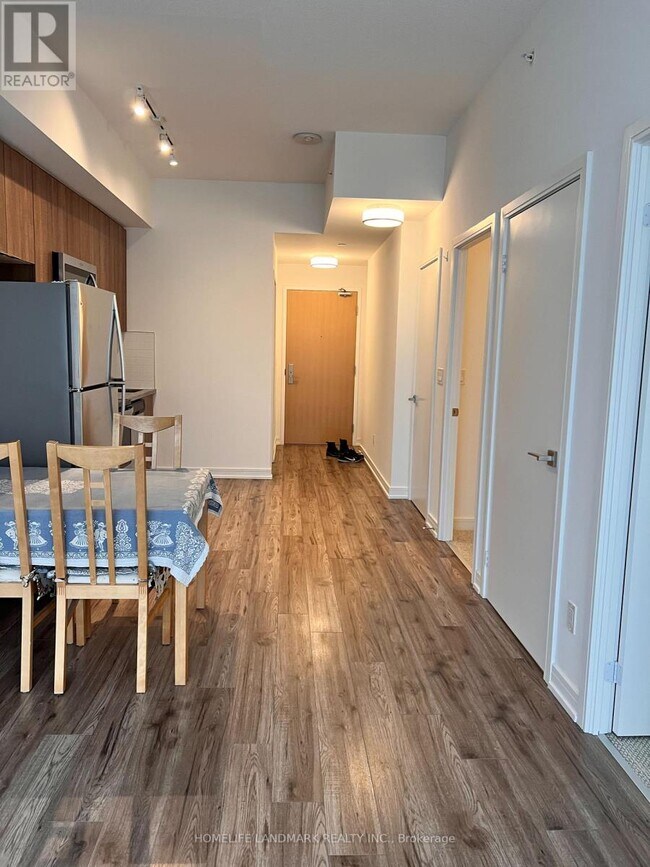 Photo du bâtiment - 621-621 Sheppard Ave E