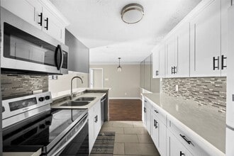 Building Photo - 10673 Braes Bend Dr