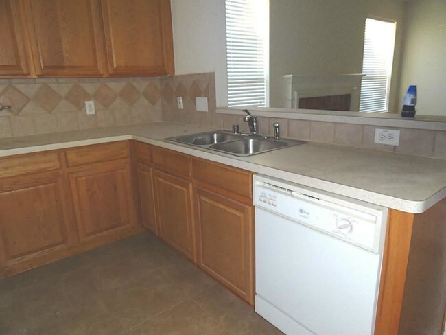 Foto del edificio - 323 Thorpe Springs Dr
